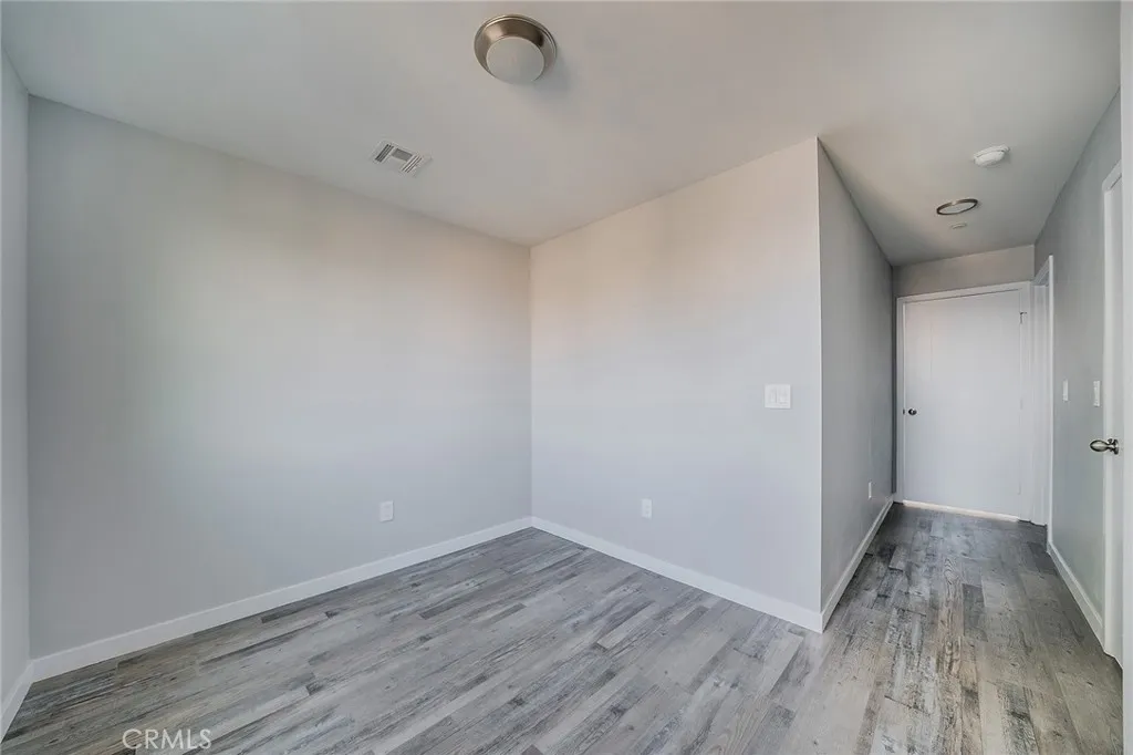 1348 W 41st Place, Los Angeles, California 90037 home-pic-23